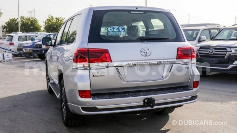 Big with watermark toyota land cruiser cabo delgado import dubai 7131