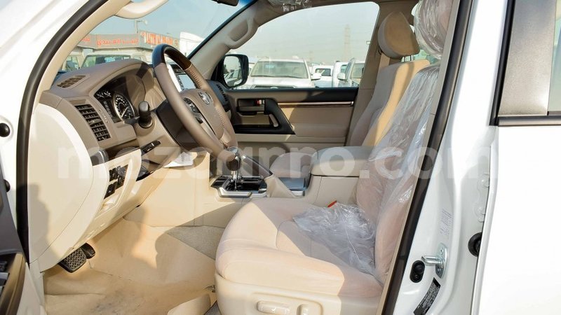 Big with watermark toyota land cruiser cabo delgado import dubai 7132