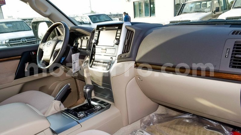 Big with watermark toyota land cruiser cabo delgado import dubai 7132