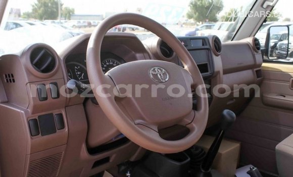 Comprar Importar Toyota Land Cruiser Bege Carro em Import - Dubai em Cabo Delgado Comprar Importar Toyota Land Cruiser Bege Carro em Import - Dubai em Cabo Delgado