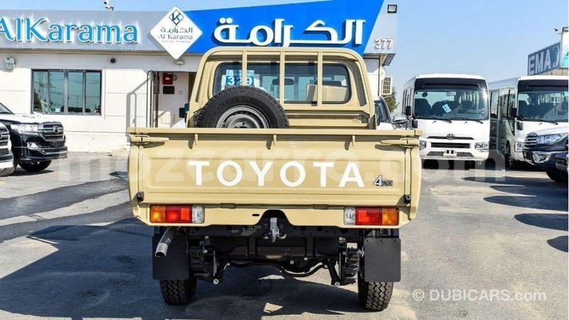 Big with watermark toyota land cruiser cabo delgado import dubai 7141