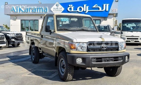 Tenga Imported Toyota Land Cruiser Beige Mota in Import - Dubai in Cabo Delgado Tenga Imported Toyota Land Cruiser Beige Mota in Import - Dubai in Cabo Delgado