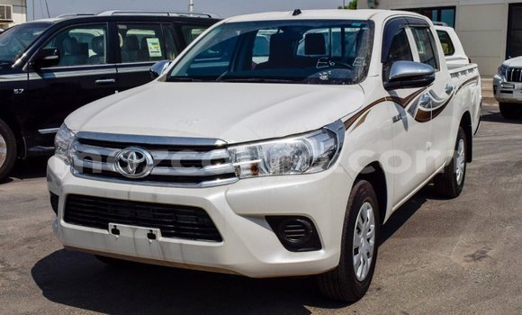 Comprar Importar Toyota Hilux Branco Carro em Import - Dubai em Cabo Delgado Comprar Importar Toyota Hilux Branco Carro em Import - Dubai em Cabo Delgado