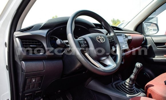 Comprar Importar Toyota Hilux Branco Carro em Import - Dubai em Cabo Delgado Comprar Importar Toyota Hilux Branco Carro em Import - Dubai em Cabo Delgado