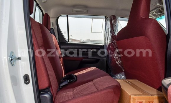 Comprar Importar Toyota Hilux Branco Carro em Import - Dubai em Cabo Delgado Comprar Importar Toyota Hilux Branco Carro em Import - Dubai em Cabo Delgado