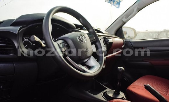 Tenga Imported Toyota Hilux Chena Mota in Import - Dubai in Cabo Delgado Tenga Imported Toyota Hilux Chena Mota in Import - Dubai in Cabo Delgado