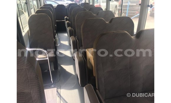 Nunua Imported Toyota Coaster Nyeupe Gari ndani ya Import - Dubai nchini Cabo Delgado Nunua Imported Toyota Coaster Nyeupe Gari ndani ya Import - Dubai nchini Cabo Delgado