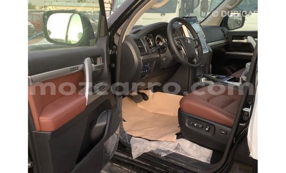 Nunua Imported Toyota Land Cruiser Nyeusi Gari ndani ya Import - Dubai nchini Cabo Delgado Nunua Imported Toyota Land Cruiser Nyeusi Gari ndani ya Import - Dubai nchini Cabo Delgado