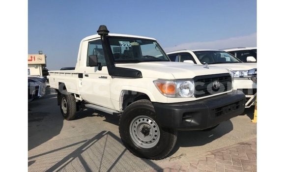 Comprar Importar Toyota Land Cruiser Branco Carro em Import - Dubai em Cabo Delgado Comprar Importar Toyota Land Cruiser Branco Carro em Import - Dubai em Cabo Delgado