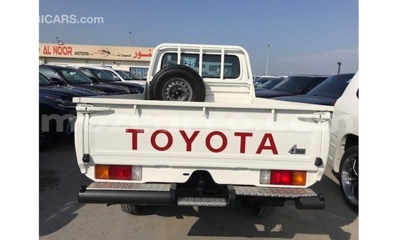 Comprar Importar Toyota Land Cruiser Branco Carro em Import - Dubai em Cabo Delgado Comprar Importar Toyota Land Cruiser Branco Carro em Import - Dubai em Cabo Delgado