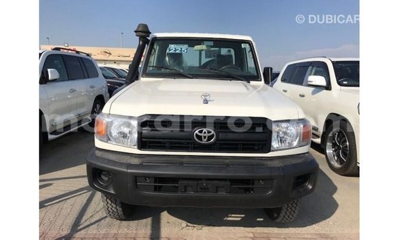Comprar Importar Toyota Land Cruiser Branco Carro em Import - Dubai em Cabo Delgado Comprar Importar Toyota Land Cruiser Branco Carro em Import - Dubai em Cabo Delgado