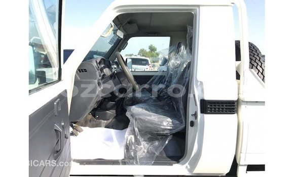 Comprar Importar Toyota Land Cruiser Branco Carro em Import - Dubai em Cabo Delgado Comprar Importar Toyota Land Cruiser Branco Carro em Import - Dubai em Cabo Delgado
