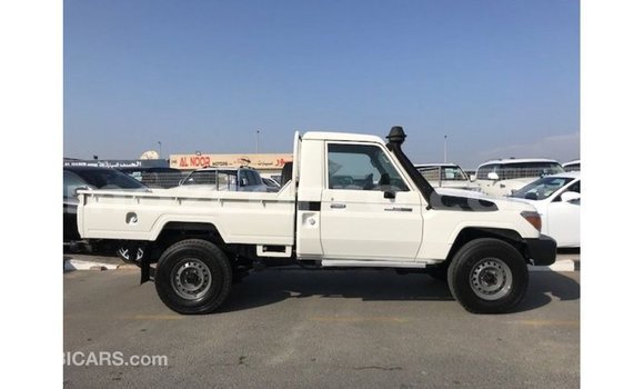 Comprar Importar Toyota Land Cruiser Branco Carro em Import - Dubai em Cabo Delgado Comprar Importar Toyota Land Cruiser Branco Carro em Import - Dubai em Cabo Delgado