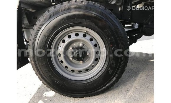 Comprar Importar Toyota Land Cruiser Branco Carro em Import - Dubai em Cabo Delgado Comprar Importar Toyota Land Cruiser Branco Carro em Import - Dubai em Cabo Delgado