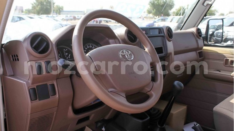 Big with watermark toyota land cruiser cabo delgado import dubai 7192