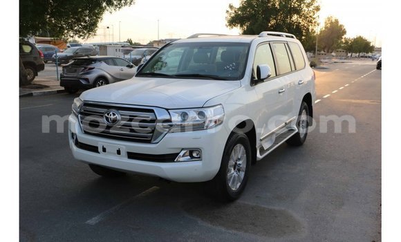 Comprar Importar Toyota Land Cruiser Branco Carro em Import - Dubai em Cabo Delgado Comprar Importar Toyota Land Cruiser Branco Carro em Import - Dubai em Cabo Delgado