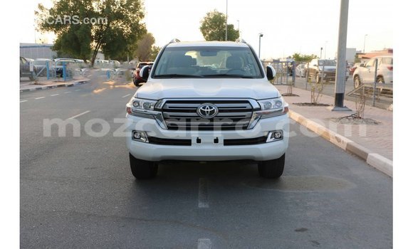 Comprar Importar Toyota Land Cruiser Branco Carro em Import - Dubai em Cabo Delgado Comprar Importar Toyota Land Cruiser Branco Carro em Import - Dubai em Cabo Delgado