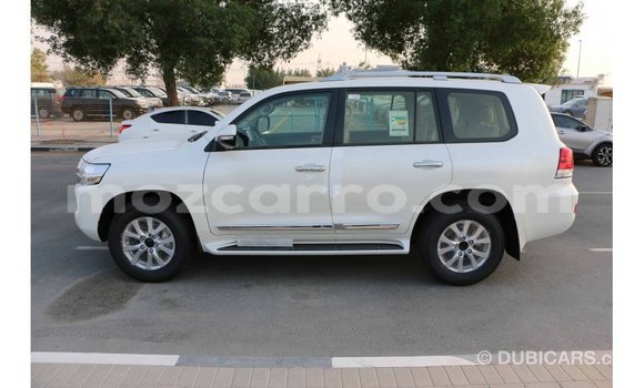 Comprar Importar Toyota Land Cruiser Branco Carro em Import - Dubai em Cabo Delgado Comprar Importar Toyota Land Cruiser Branco Carro em Import - Dubai em Cabo Delgado