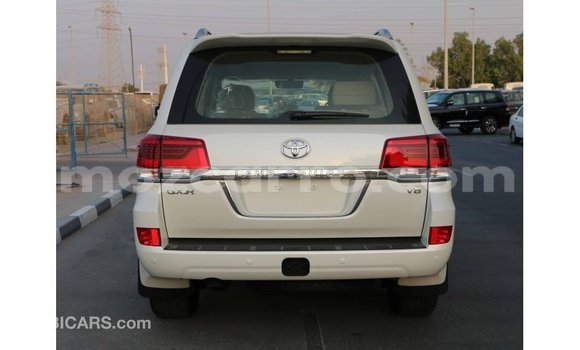 Comprar Importar Toyota Land Cruiser Branco Carro em Import - Dubai em Cabo Delgado Comprar Importar Toyota Land Cruiser Branco Carro em Import - Dubai em Cabo Delgado