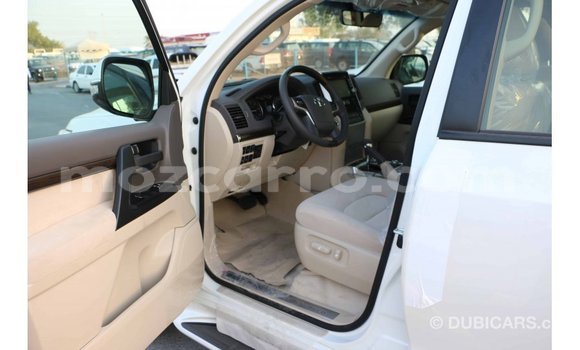Comprar Importar Toyota Land Cruiser Branco Carro em Import - Dubai em Cabo Delgado Comprar Importar Toyota Land Cruiser Branco Carro em Import - Dubai em Cabo Delgado