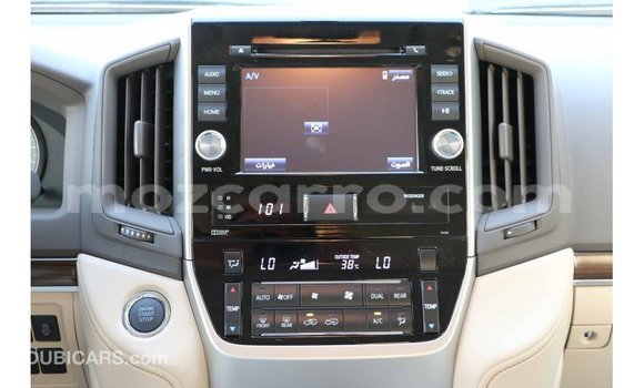 Comprar Importar Toyota Land Cruiser Branco Carro em Import - Dubai em Cabo Delgado Comprar Importar Toyota Land Cruiser Branco Carro em Import - Dubai em Cabo Delgado