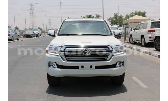 Comprar Importar Toyota Land Cruiser Branco Carro em Import - Dubai em Cabo Delgado Comprar Importar Toyota Land Cruiser Branco Carro em Import - Dubai em Cabo Delgado