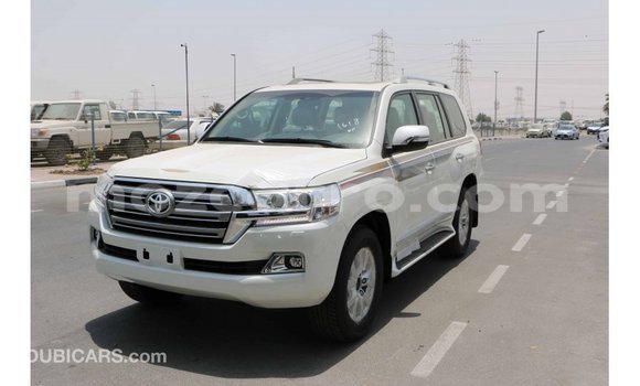 Comprar Importar Toyota Land Cruiser Branco Carro em Import - Dubai em Cabo Delgado Comprar Importar Toyota Land Cruiser Branco Carro em Import - Dubai em Cabo Delgado