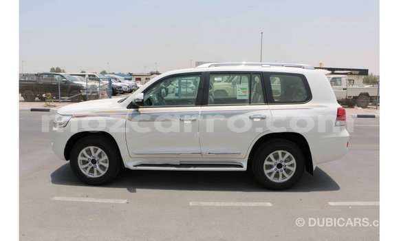 Comprar Importar Toyota Land Cruiser Branco Carro em Import - Dubai em Cabo Delgado Comprar Importar Toyota Land Cruiser Branco Carro em Import - Dubai em Cabo Delgado