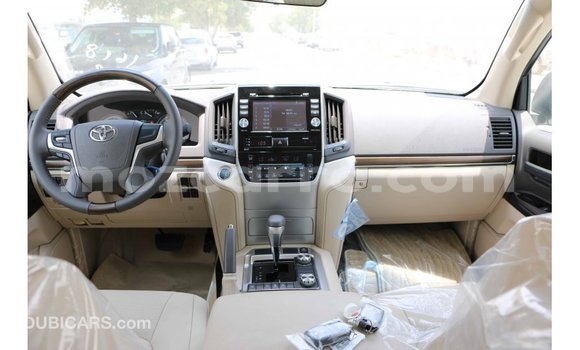 Comprar Importar Toyota Land Cruiser Branco Carro em Import - Dubai em Cabo Delgado Comprar Importar Toyota Land Cruiser Branco Carro em Import - Dubai em Cabo Delgado