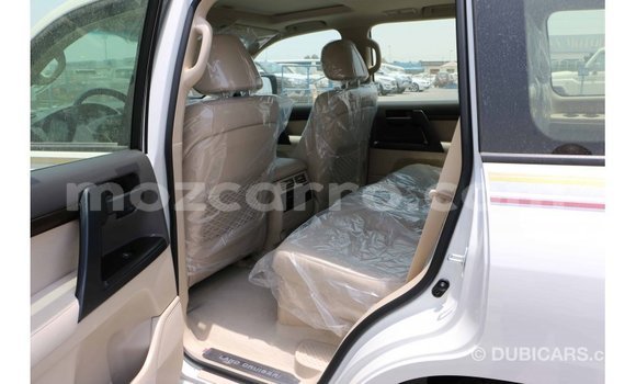 Comprar Importar Toyota Land Cruiser Branco Carro em Import - Dubai em Cabo Delgado Comprar Importar Toyota Land Cruiser Branco Carro em Import - Dubai em Cabo Delgado