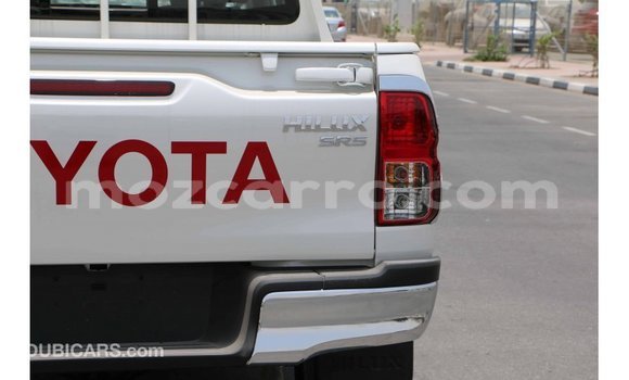 Comprar Importar Toyota Hilux Branco Carro em Import - Dubai em Cabo Delgado Comprar Importar Toyota Hilux Branco Carro em Import - Dubai em Cabo Delgado