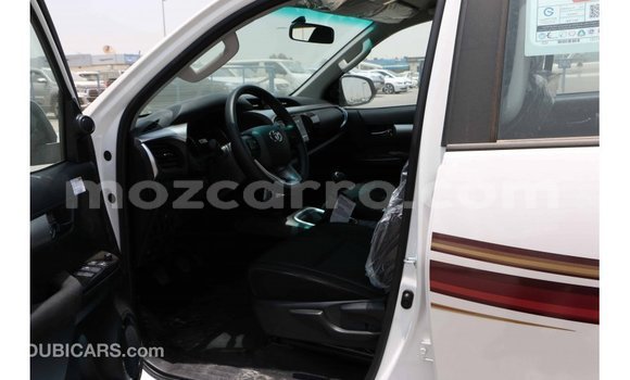 Comprar Importar Toyota Hilux Branco Carro em Import - Dubai em Cabo Delgado Comprar Importar Toyota Hilux Branco Carro em Import - Dubai em Cabo Delgado