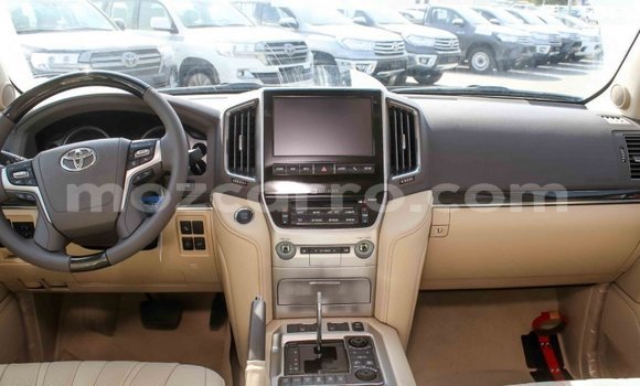Comprar Importar Toyota Land Cruiser Branco Carro em Import - Dubai em Cabo Delgado Comprar Importar Toyota Land Cruiser Branco Carro em Import - Dubai em Cabo Delgado