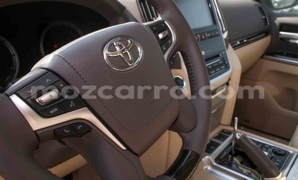 Comprar Importar Toyota Land Cruiser Branco Carro em Import - Dubai em Cabo Delgado Comprar Importar Toyota Land Cruiser Branco Carro em Import - Dubai em Cabo Delgado