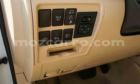 Comprar Importar Toyota Land Cruiser Branco Carro em Import - Dubai em Cabo Delgado Comprar Importar Toyota Land Cruiser Branco Carro em Import - Dubai em Cabo Delgado