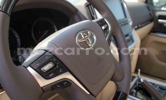 Comprar Importar Toyota Land Cruiser Branco Carro em Import - Dubai em Cabo Delgado Comprar Importar Toyota Land Cruiser Branco Carro em Import - Dubai em Cabo Delgado