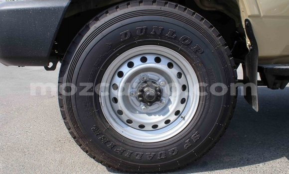 Tenga Imported Toyota Land Cruiser Beige Mota in Import - Dubai in Cabo Delgado Tenga Imported Toyota Land Cruiser Beige Mota in Import - Dubai in Cabo Delgado