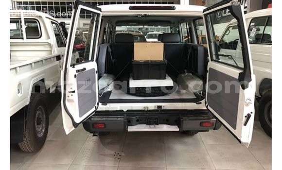 Nunua Imported Toyota Land Cruiser Nyeupe Gari ndani ya Import - Dubai nchini Cabo Delgado Nunua Imported Toyota Land Cruiser Nyeupe Gari ndani ya Import - Dubai nchini Cabo Delgado