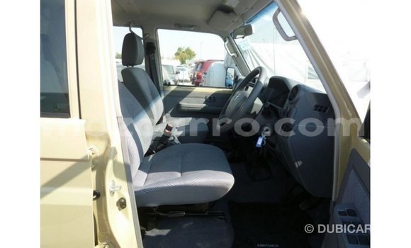 Comprar Importar Toyota Land Cruiser Bege Carro em Import - Dubai em Cabo Delgado Comprar Importar Toyota Land Cruiser Bege Carro em Import - Dubai em Cabo Delgado