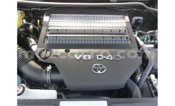 Tenga Imported Toyota Land Cruiser Nhema Mota in Import - Dubai in Cabo Delgado Tenga Imported Toyota Land Cruiser Nhema Mota in Import - Dubai in Cabo Delgado