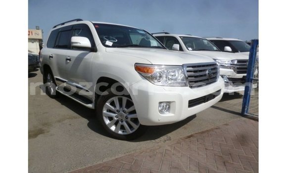Nunua Imported Toyota Land Cruiser Nyeupe Gari ndani ya Import - Dubai nchini Cabo Delgado Nunua Imported Toyota Land Cruiser Nyeupe Gari ndani ya Import - Dubai nchini Cabo Delgado