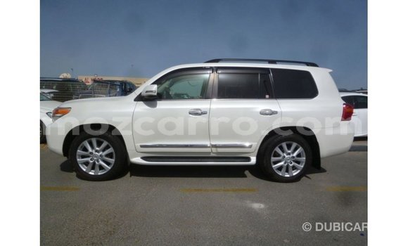 Nunua Imported Toyota Land Cruiser Nyeupe Gari ndani ya Import - Dubai nchini Cabo Delgado Nunua Imported Toyota Land Cruiser Nyeupe Gari ndani ya Import - Dubai nchini Cabo Delgado