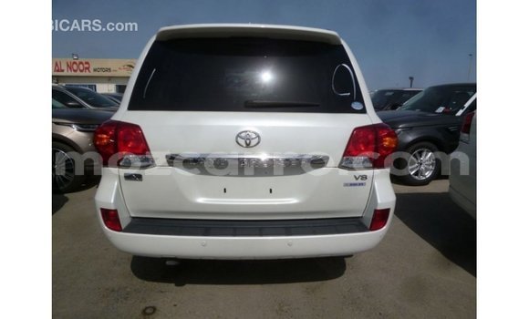 Nunua Imported Toyota Land Cruiser Nyeupe Gari ndani ya Import - Dubai nchini Cabo Delgado Nunua Imported Toyota Land Cruiser Nyeupe Gari ndani ya Import - Dubai nchini Cabo Delgado