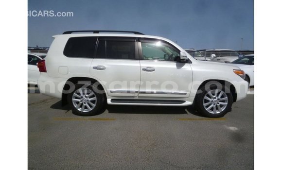 Nunua Imported Toyota Land Cruiser Nyeupe Gari ndani ya Import - Dubai nchini Cabo Delgado Nunua Imported Toyota Land Cruiser Nyeupe Gari ndani ya Import - Dubai nchini Cabo Delgado