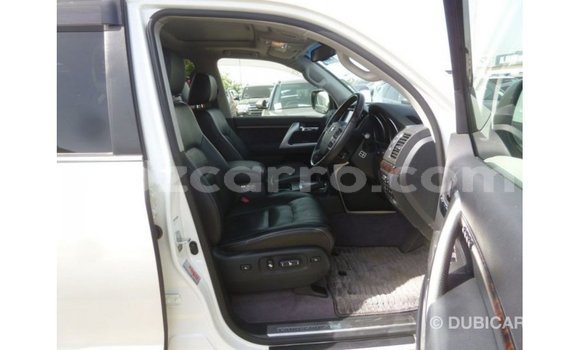 Nunua Imported Toyota Land Cruiser Nyeupe Gari ndani ya Import - Dubai nchini Cabo Delgado Nunua Imported Toyota Land Cruiser Nyeupe Gari ndani ya Import - Dubai nchini Cabo Delgado