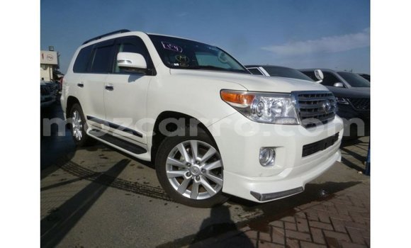 Comprar Importar Toyota Land Cruiser Branco Carro em Import - Dubai em Cabo Delgado Comprar Importar Toyota Land Cruiser Branco Carro em Import - Dubai em Cabo Delgado