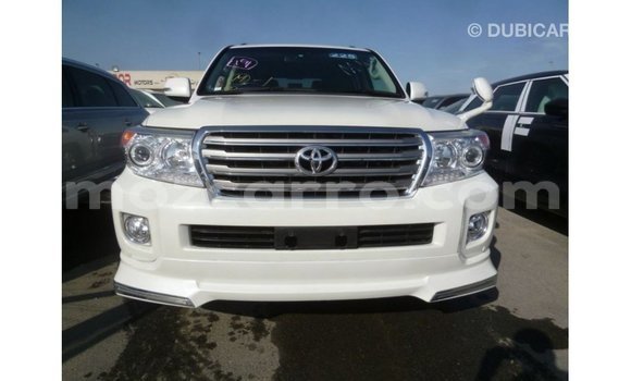 Comprar Importar Toyota Land Cruiser Branco Carro em Import - Dubai em Cabo Delgado Comprar Importar Toyota Land Cruiser Branco Carro em Import - Dubai em Cabo Delgado