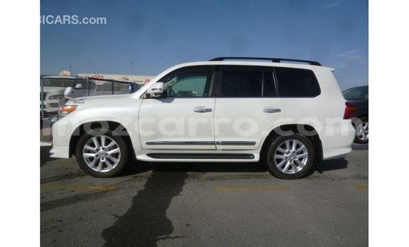 Comprar Importar Toyota Land Cruiser Branco Carro em Import - Dubai em Cabo Delgado Comprar Importar Toyota Land Cruiser Branco Carro em Import - Dubai em Cabo Delgado