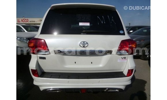 Comprar Importar Toyota Land Cruiser Branco Carro em Import - Dubai em Cabo Delgado Comprar Importar Toyota Land Cruiser Branco Carro em Import - Dubai em Cabo Delgado