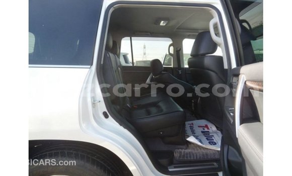 Comprar Importar Toyota Land Cruiser Branco Carro em Import - Dubai em Cabo Delgado Comprar Importar Toyota Land Cruiser Branco Carro em Import - Dubai em Cabo Delgado
